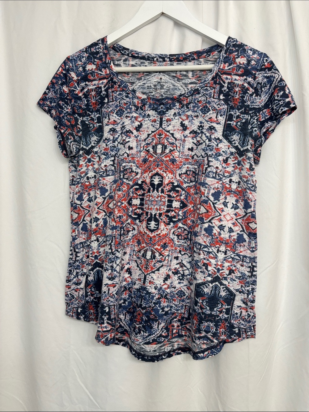 Lucky Brand Women’s Medium Geometric Medallion Graphic Tee Blue Red White